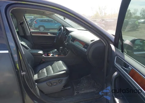 2013 Volkswagen Touareg Tdi Lux z USA, uszkodzony, nr VIN WVGEP9BP9DD007068